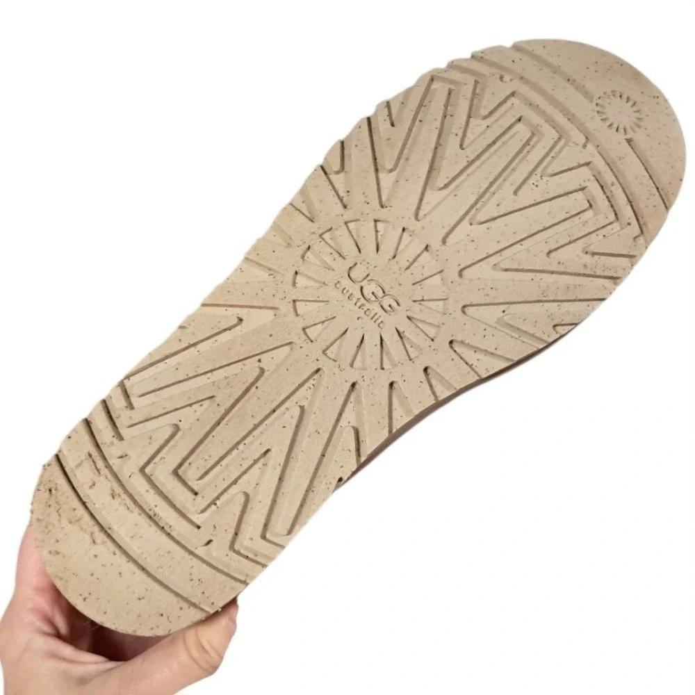 UGG Australia Women's Sheepskin Lined Boots‎ Size 9